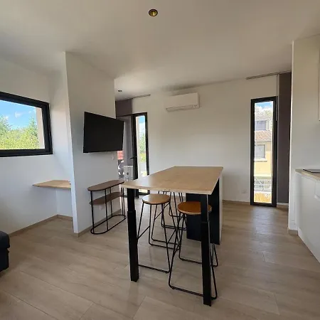 Moderne Avec Terrasse Proche De Lyon