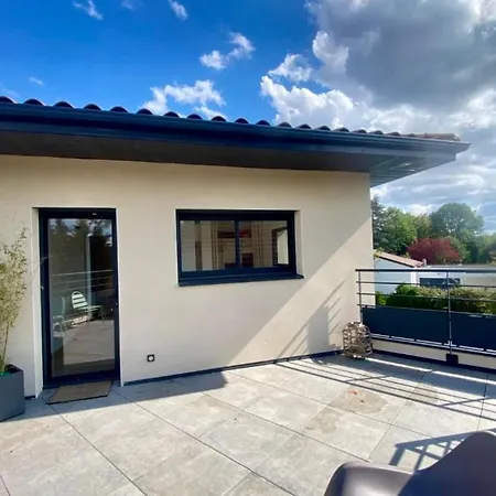 Appartement Moderne Avec Terrasse Proche De Lyon